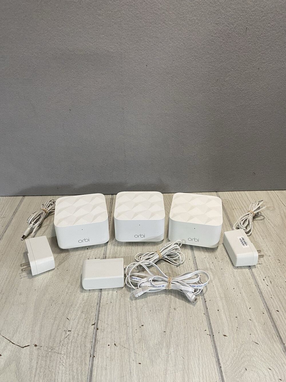NETGEAR Orbi Tri-band Home Mesh WiFi AC1200 1 RBR10 Router 2x RBS10 Satellite